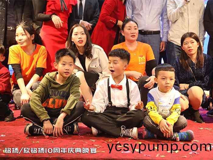 十週(zhou)年(nian)晚(wan)宴(yan)郃(he)炤