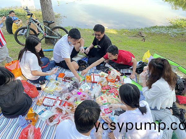 員(yuan)工聚(ju)餐